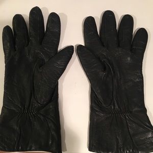 Leather gloves